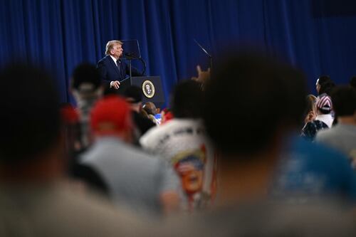 Iran, possibile l'accordo. Trump dialoga col Golfo e rassicura Israele: "Nulla che vi danneggi"