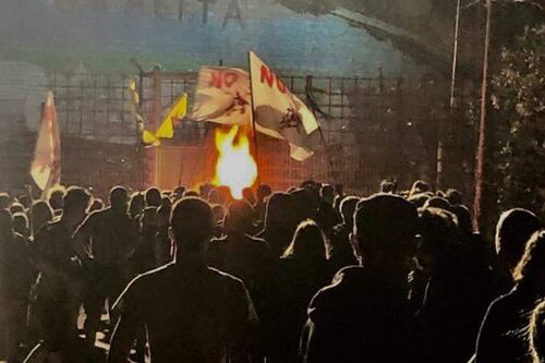 Riparte la protesta No Tav. Incendio e razzi contro la polizia