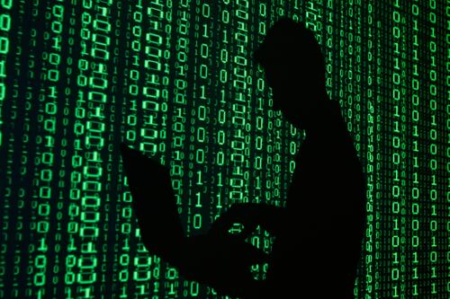 Ricattato sui social per una foto hard. Si sfoga su Facebook e si suicida