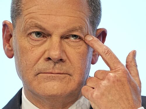 La Germania prepara la stretta per i no-vax: il nuovo cancelliere Olaf Scholz vuole l’obbligo vaccinale