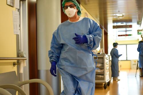 Medici e infermieri positivi al Coronavirus: è caos tamponi negli ospedali a Roma