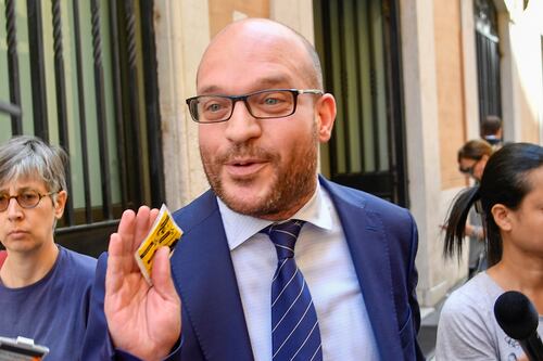 La linea del ministro Fontana: "Le famiglie gay non esistono"