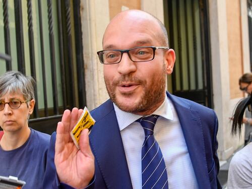 La linea del ministro Fontana: "Le famiglie gay non esistono"