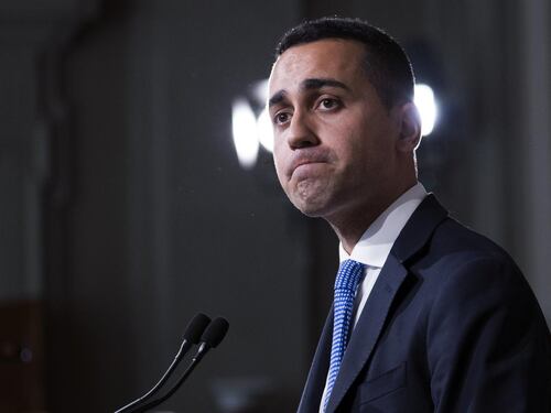 Governo, Salvini torna dal Cav. Di Maio ci riprova col Pd