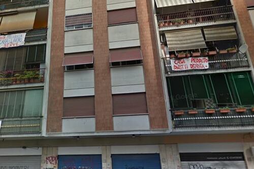 Compra un palazzo occupato, il Comune gli chiede una maxi Imu