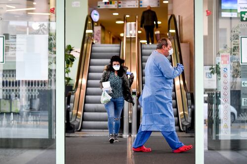 Mascherine gratis in Lombardia, in settimana arrivano in farmacia