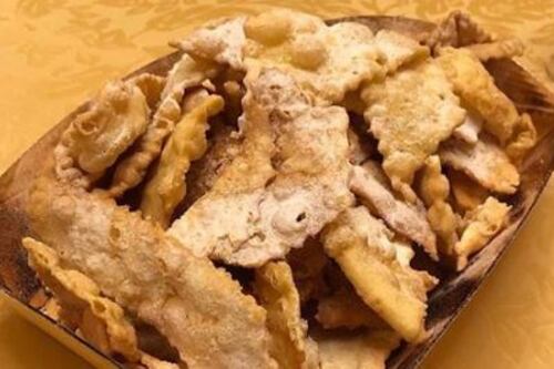 Conte si "salvinizza". Sui social con le frappe di Carnevale