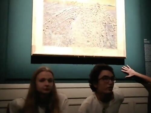 Musei, biglietti più cari per colpa dei blitz pro-clima. Sangiuliano: dobbiamo proteggere le opere