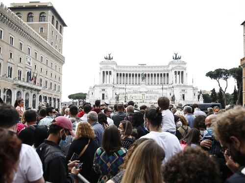 Covid, altre sei regioni si colorano di bianco. Anche nel Lazio niente più coprifuoco