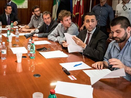 Di Maio parte da chi non ha diritti. Incontro con i fattorini bolognesi