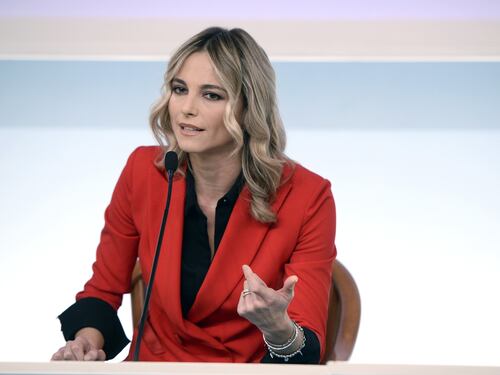 Francesca Fialdini positiva al covid. Cade l'ipotesi Cantante Mascherato