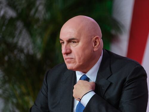 Crosetto annienta le polemiche sulla burocrazia: "Chi vuole svendere il Paese"