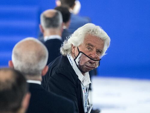Beppe Grillo lancia la patrimoniale ma per gli altri: tassate Chiesa e super ricchi