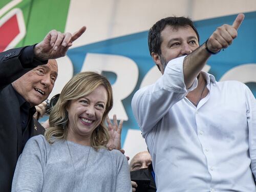 Noto per Porta a Porta, il centrodestra doppia la sinistra. Il sondaggio che affossa il Pd