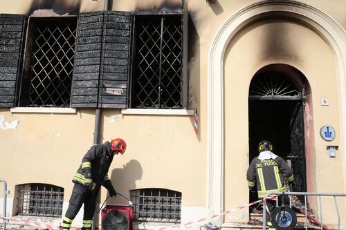 Nordafricano dà fuoco alla sede dei vigili: due morti