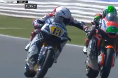 Dovizioso trionfa a San Marino. Follia Fenati: tocca il freno del rivale a 200 km/h