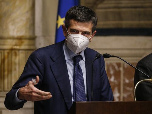 Maurizio Lupi sotto accusa per il green pass, la risposta alla signora è clamorosa