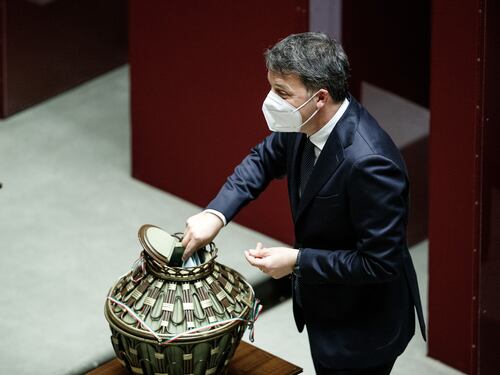 “Si voti due volte al giorno”. Matteo Renzi è stufo dei balletti sul Quirinale: crisi pesantissima, basta show
