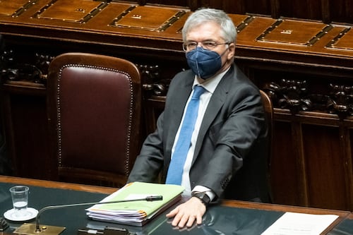 Come richiedere l'assegno unico nel 2022: addio detrazioni e bonus famiglie