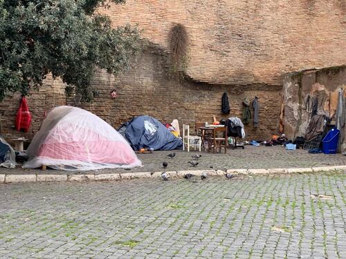A Termini sono già tornate le favelas. La Lega punta il dito contro la Raggi