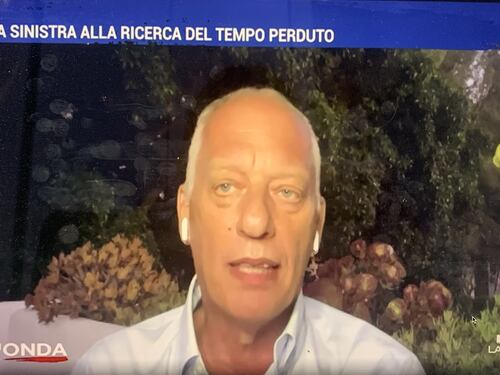 In Onda, Peter Gomez stana Carlo Calenda e il Pd: "Copiano i 5 Stelle"