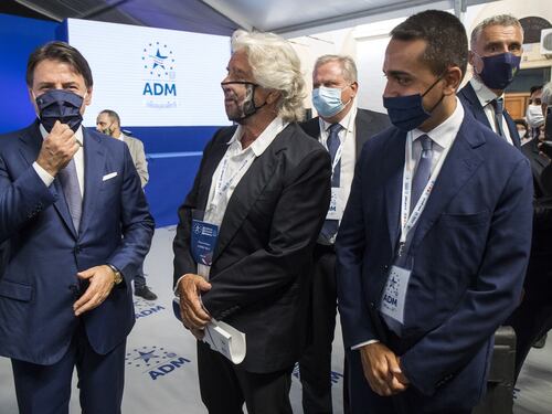 Beppe Grillo a Roma si riprende il M5S? Giuseppe Conte si prepara, l'incontro con il leader