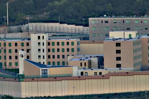 Rivolta nel carcere di Sanremo: due agenti intossicati
