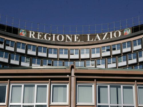 Avanti c’è posto. Così la Regione premia gli okkupanti