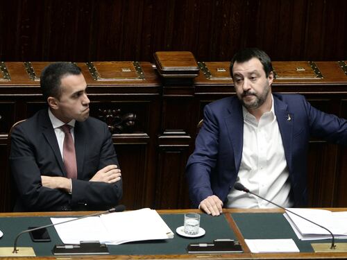 Salvini attacca: "Il 20 sfiducia a Conte". E sul reddito volano gli stracci