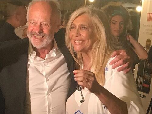 Alla Venier le "Chiavi di Ischia", zia Mara conquista l'isola