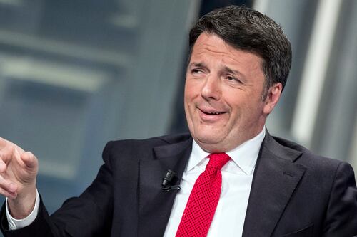 Matteo Renzi e il post sui martiri cristiani. Ma gli utenti lo "sgamano"