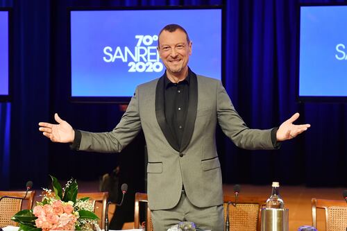 A Sanremo Amadeus svela il caso talpa. Chi ha spifferato i nomi