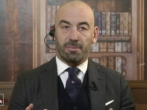 Piano vaccini, Bassetti gela il governo. Che bordata sulle siringhe di Arcuri