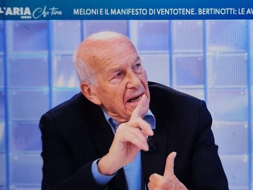 Fausto Bertinotti, comica arrampicata sugli specchi: "Il libro in testa a Meloni? Gesto futurista"