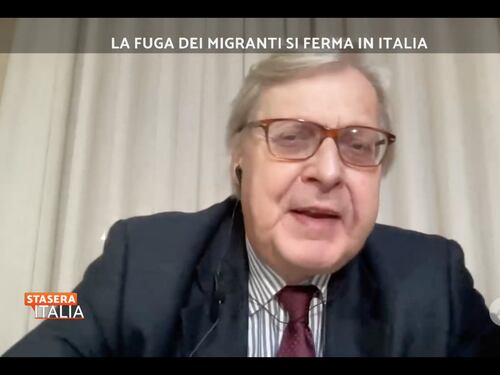Stasera Italia, Sgarbi spiega perché Meloni è antifascista: la posizione su Putin