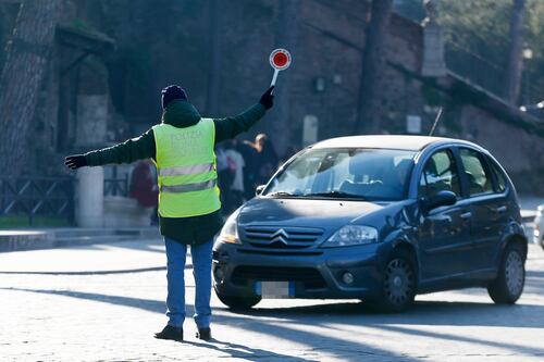 Stop ai diesel. Romani in rivolta contro la Raggi