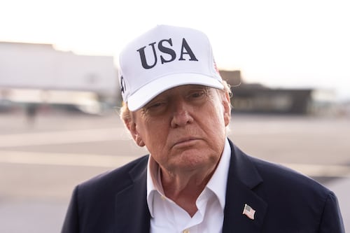 Usa, Trump spara a zero sulla Corte Suprema: "Voto per posta? Decisione orribile, hanno paura della sinistra”