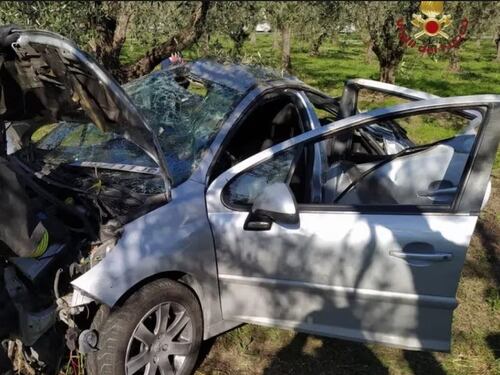 Incidente a Capena tra due auto: una si ribalta, tre feriti gravi