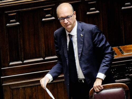 Scuola, 335 milioni per le palestre. Valditara: "Investimento strategico"