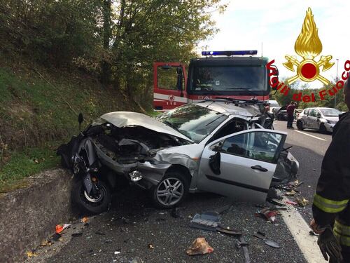 Maxi incidente sull'A24 con 11 auto e un tir: 13 i feriti, c'è anche un neonato