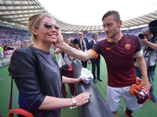 Dagospia sgancia la bomba di gossip: Ilary Blasi e Francesco Totti vicini alla separazione