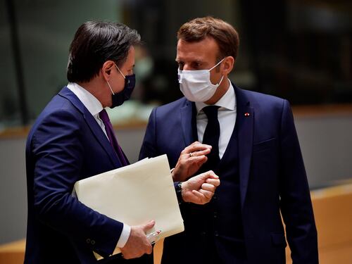 Che schiaffo a Giuseppi: Macron presenta già il piano per la Francia basato sul Recovery. E Conte?