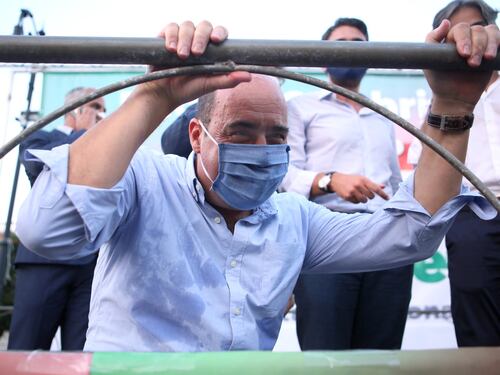 Mascherine, altro scivolone di Zingaretti. Le ha comprate da una ditta in mano ai clan