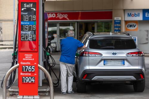 Prezzi benzina, salgono le quotazioni internazionali e non si arresta la risalita dei costi alla pompa