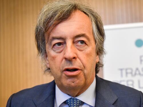 Roberto Burioni contro Vittorio Sgarbi, scontro totale sul coronavirus