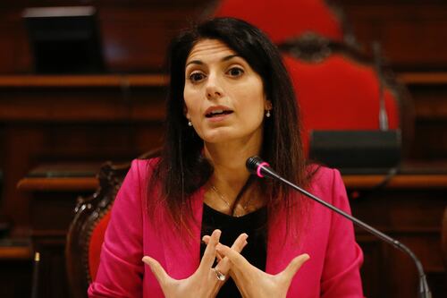 Più tavoli esterni per i ristoranti di Roma. Cosa fa Virginia Raggi contro la crisi