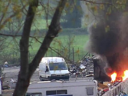 Roghi tossici, blitz nel campo nomadi di via di Salone: 4 arresti e 19 indagati