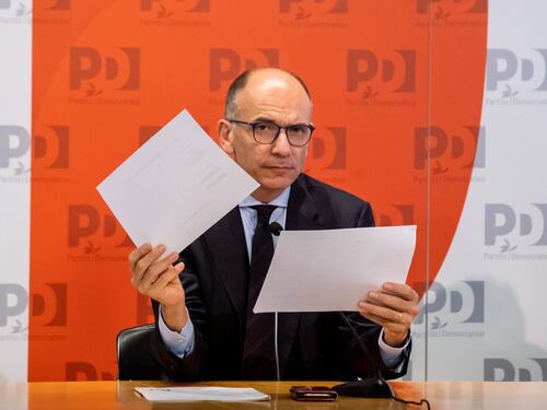 Crisi M5S e Di Maio, sconcerto nel Pd: "Se tengono all'Italia..." Letta prova amediare