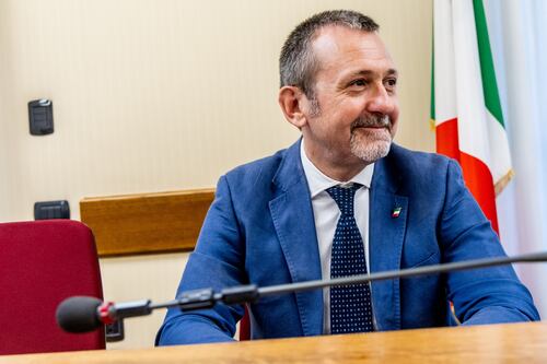 Caso Delmastro, Appendino perde il freno con Meloni e La Russa: “Fate schifo come la mafia”