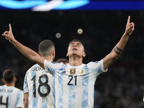 Paulo Dybala è un nuovo giocatore della Roma. Il colpo estivo del calciomercato è tutto giallorosso